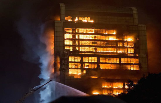 Hiện trường vụ cháy khách sạn ở đông bắc Trung Quốc, 19 người thiệt mạng - Ảnh 1