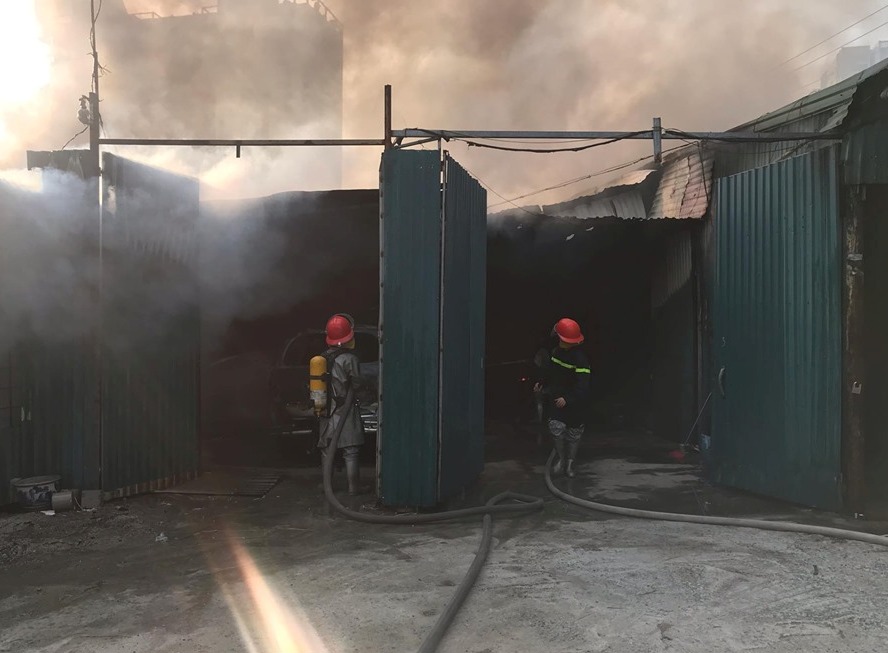 Hà Nội: Cháy lớn tại khu nhà xưởng trên đường Nguyễn Xiển - Ảnh 6