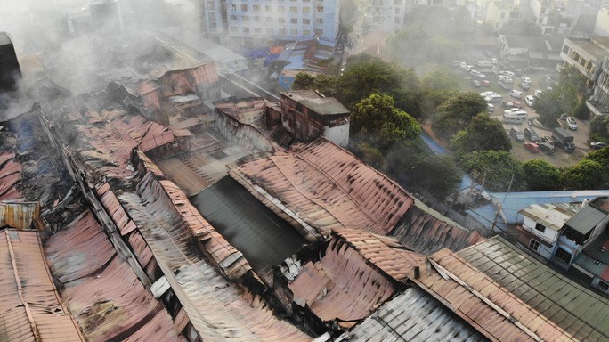 Sau cháy, Công ty Bóng đèn phích nước Rạng Đông ước thiệt hại 150 tỷ đồng - Ảnh 1