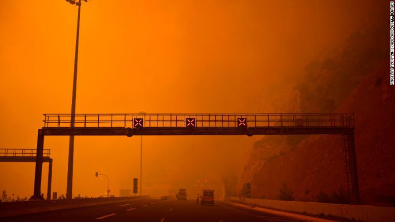 [Video] Cháy rừng Hy Lạp lan rộng, số người thiệt mạng tăng hơn gấp đôi - Ảnh 2