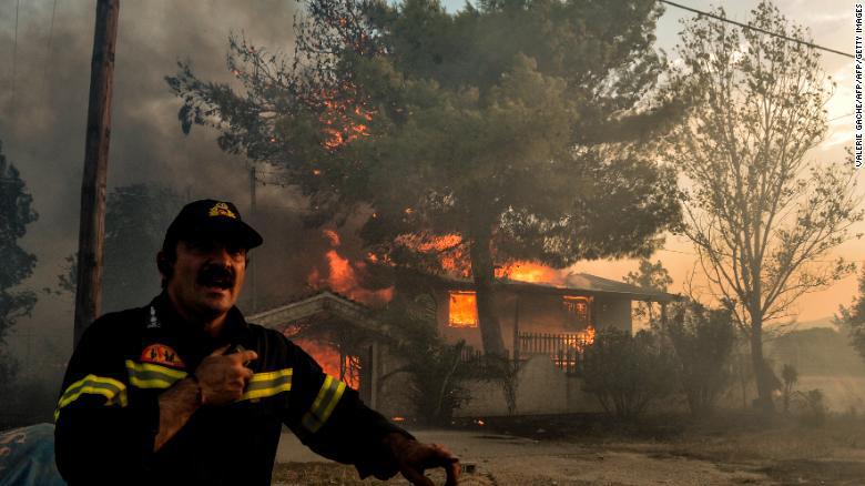 [Video] Cháy rừng Hy Lạp lan rộng, số người thiệt mạng tăng hơn gấp đôi - Ảnh 1
