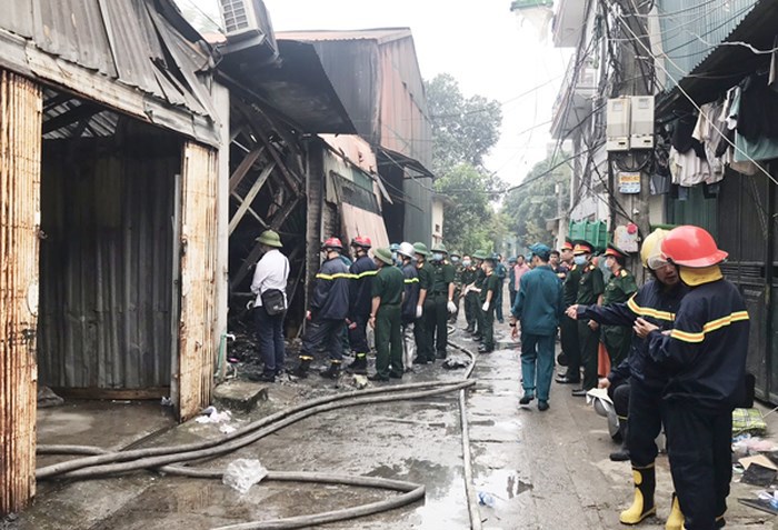 Hà Nội: Huy động gần 500 cán bộ chiến sĩ chữa cháy, cứu nạn ở Trung Văn - Ảnh 4