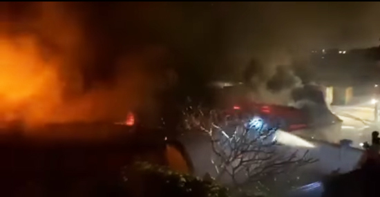 Hà Đông: Cháy lớn thiêu rụi 4 cửa hàng của 3 hộ gia đình trong đêm - Ảnh 1