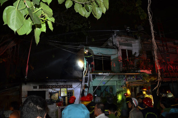 TP Hồ Chí Minh: Cháy 6 căn nhà ở quận 8 ngày cuối năm - Ảnh 1