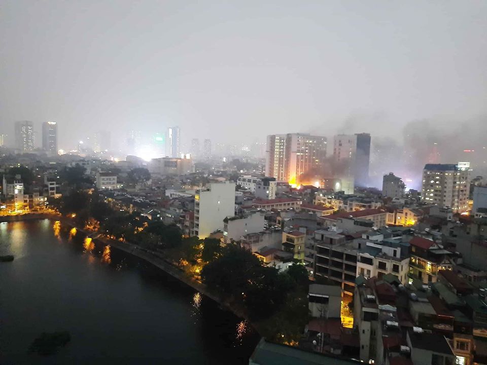 Hà Nội: Cháy dữ dội ngôi nhà 3 tầng gần cây xăng Nam Đồng - Ảnh 4