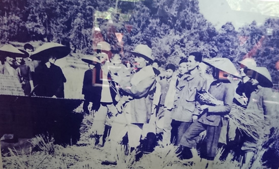 Cùng xem lại những hình ảnh xúc động về Chủ tịch Hồ Chí Minh - Ảnh 10