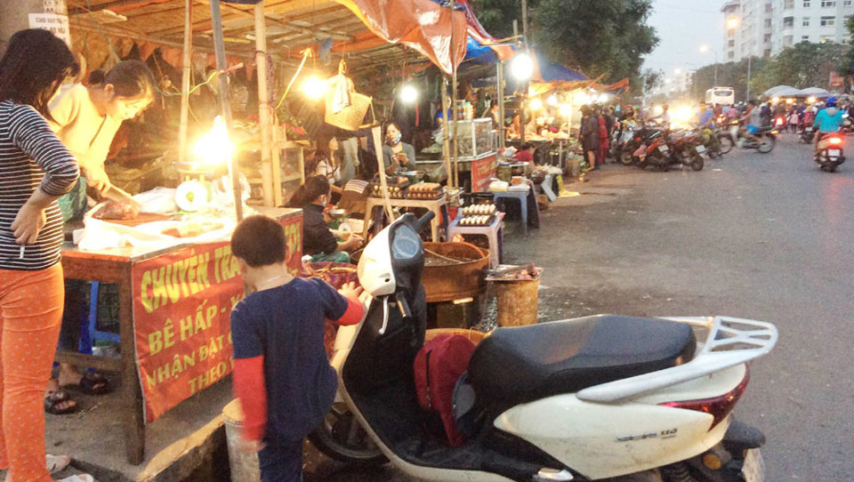 Khu đô thị Đặng Xá, huyện Gia Lâm: Chợ cóc gây mất trật tự đô thị - Ảnh 1