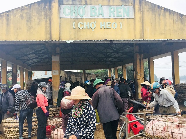 Độc đáo phiên chợ Heo ngày giáp Tết tại Quảng Nam - Ảnh 1