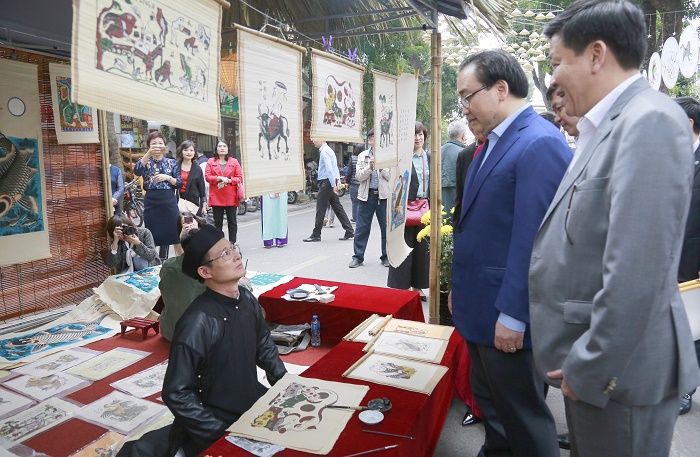 Bí thư Thành ủy Hoàng Trung Hải tham quan chợ hoa truyền thống Hàng Lược - Ảnh 3