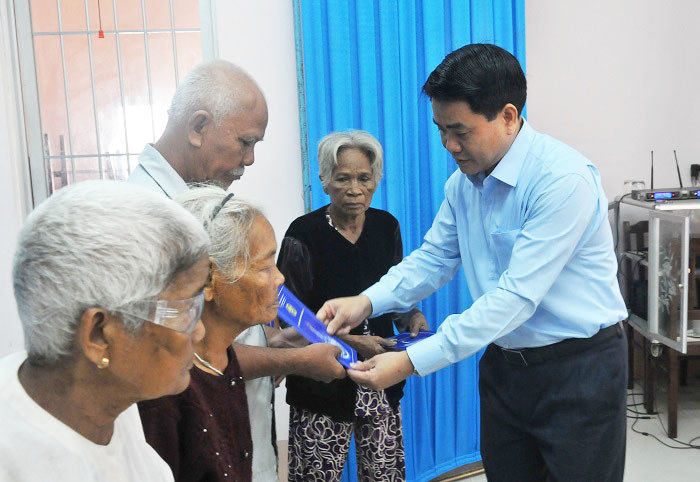 Đoàn công tác của Ban Thường vụ Thành ủy Hà Nội thăm hỏi, tặng quà tại tỉnh Trà Vinh - Ảnh 3