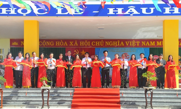 Chủ tịch Nguyễn Đức Chung dự lễ khánh thành và khai giảng tại Trường THCS Trần Hưng Đạo, tỉnh Phú Yên - Ảnh 2