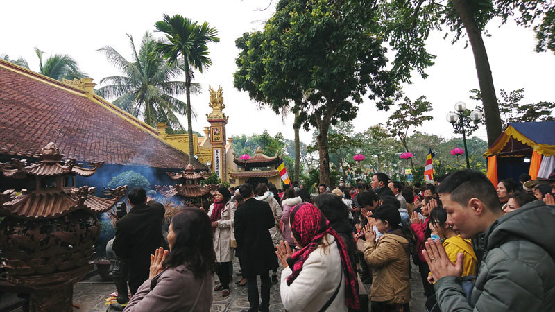 Hà Nội: Người dân nô nức đi lễ đầu năm mới - Ảnh 8