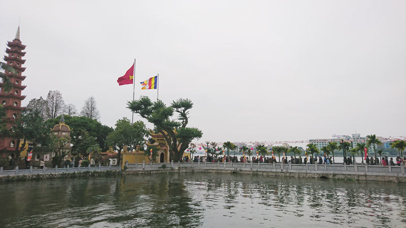 Hà Nội: Người dân nô nức đi lễ đầu năm mới - Ảnh 3
