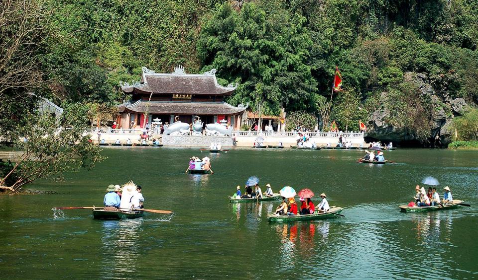 Chùa Hương, Đình Chèm được xếp hạng di tích quốc gia đặc biệt - Ảnh 1