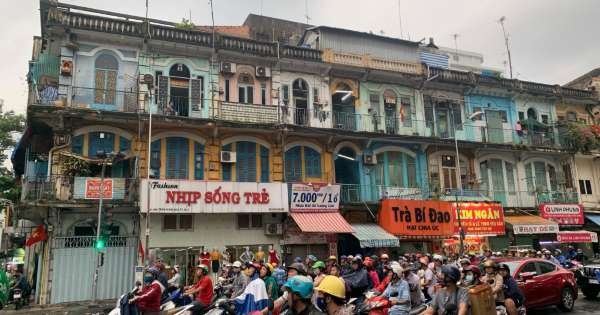 TP Hồ Chí Minh: Chung cư 440 Trần Hưng Đạo nứt toác sắp sập, di dời khẩn cấp người dân - Ảnh 1