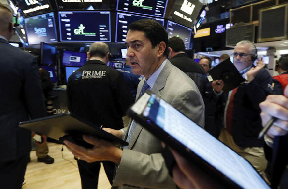 Nhà đầu tư tiếp tục bán tháo, Dow Jones lại “bay” hơn 500 điểm - Ảnh 1