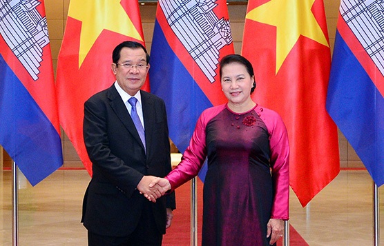 Chủ tịch Quốc hội Nguyễn Thị Kim Ngân hội kiến Thủ tướng Campuchia - Ảnh 1