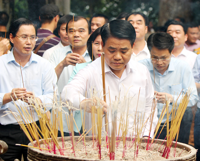 Đoàn đại biểu TP Hà Nội dâng hương tưởng niệm các Vua Hùng - Ảnh 1