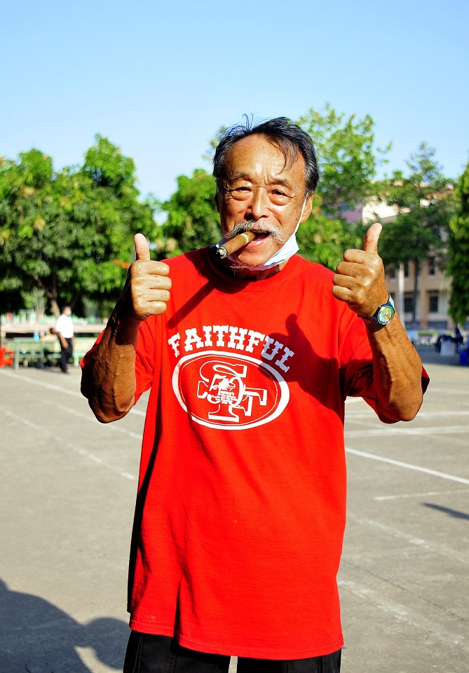 Cha của đầu bếp nổi tiếng thế giới cảm ơn Việt Nam sau 14 ngày cách ly - Ảnh 2