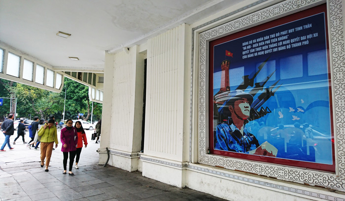 Hà Nội trang hoàng cờ hoa rực rỡ kỷ niệm Chiến thắng Điện Biên Phủ trên không - Ảnh 10