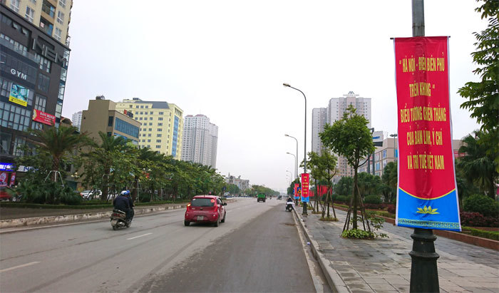 Hà Nội trang hoàng cờ hoa rực rỡ kỷ niệm Chiến thắng Điện Biên Phủ trên không - Ảnh 3