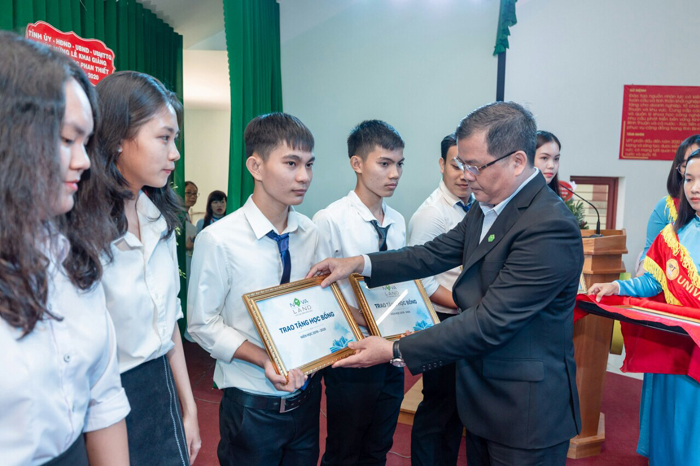 Thực hiện trách nhiệm xã hội tại Bình Thuận, Novaland tiếp tục đồng hành cùng Giáo dục & Đào tạo - Ảnh 2