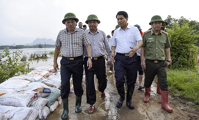 Chủ tịch Nguyễn Đức Chung chỉ đạo khẩn trương khắc phục hậu quả sau mưa lũ - Ảnh 1