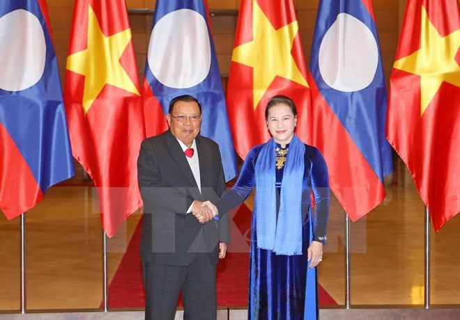 Chủ tịch Quốc hội hội kiến với Tổng Bí thư, Chủ tịch nước Lào - Ảnh 1