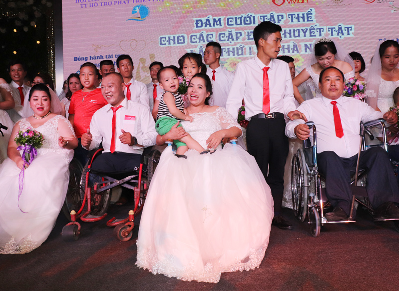 Xúc động đám cưới tập thể của 41 cặp đôi khuyết tật - Ảnh 5