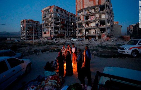 Chùm ảnh trận động đất Iran-Iraq làm hơn 7.000 người thương vong - Ảnh 7