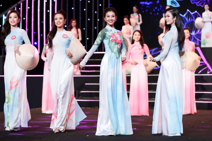 BST Sắc sen hồn Việt cuốn hút tại cuộc thi Hoa hậu Việt Nam 2018 - Ảnh 4