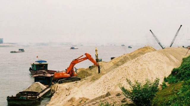 Hà Nội đấu giá quyền khai thác 6 mỏ khoáng sản cát - Ảnh 1