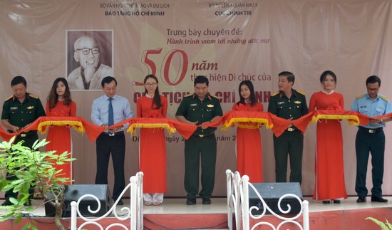 Triển lãm chặng đường 50 năm thực hiện Di chúc của Chủ tịch Hồ Chí Minh - Ảnh 1