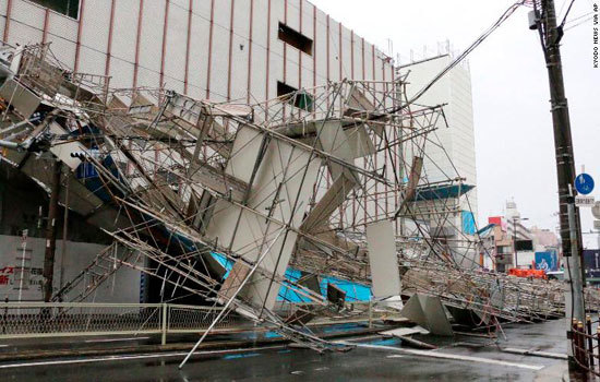 Siêu bão Jebi tàn phá tan hoang Nhật Bản, 300 người thương vong - Ảnh 4
