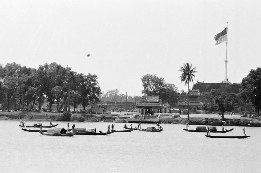 [Ảnh] Đảng lãnh đạo cả nước dồn sức giải phóng miền Nam, thống nhất Tổ quốc - Ảnh 16