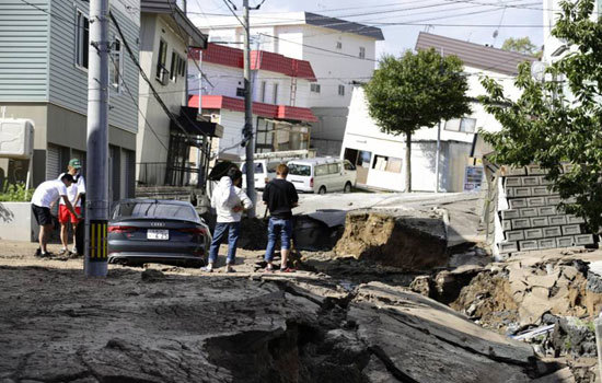 Động đất mạnh 6,7 độ Richter ở Nhật Bản khiến ít nhất 32 người mất tích - Ảnh 1