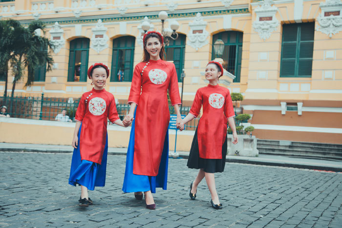 Ngọc Quyên bán áo dài ở Mỹ, trích tiền tặng trẻ em Việt - Ảnh 5