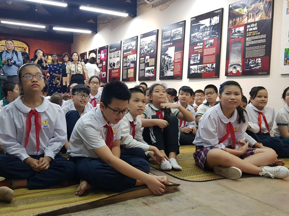 Hà Nội: Học sinh thích thú với khu trải nghiệm cùng di sản tại Văn Miếu - Quốc Tử Giám - Ảnh 7