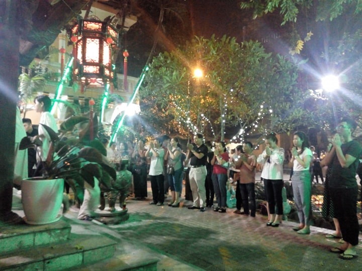 Hà Nội: Người dân tấp nập đi lễ Vu Lan báo hiếu - Ảnh 7