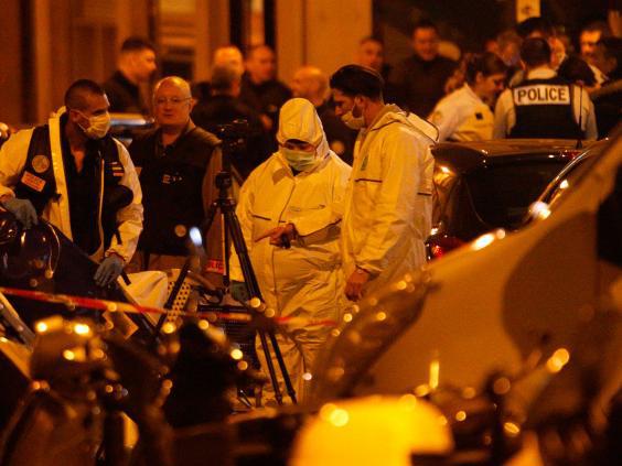 Tấn công bằng dao ở Paris, 6 người thương vong, IS nhận trách nhiệm - Ảnh 2