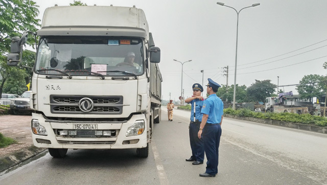 Hà Nội: Kiểm tra nồng độ cồn, ma túy với tài xế xe khách, xe tải - Ảnh 9