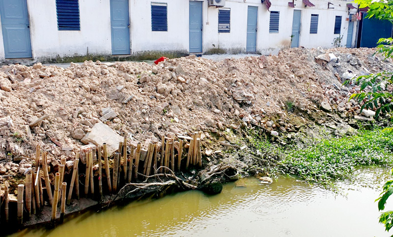 Quận Hà Đông: Cần xử lý dứt điểm tình trạng lấp mương làm đường tại phường Phú Lãm - Ảnh 6