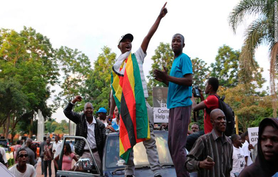 Hình ảnh người dân Zimbabwe vui mừng sau khi Tổng thống Mugabe từ chức - Ảnh 6