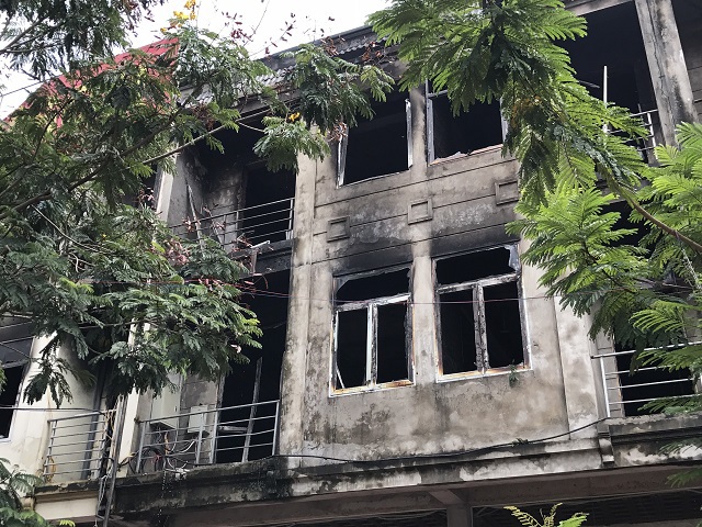 Hà Nội: Cháy dữ dội trong khu Thiên đường Bảo Sơn, cột khói bốc cao hàng chục mét - Ảnh 7