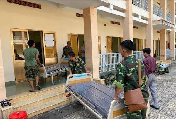 TP Hồ Chí Minh: Gấp rút thi công đưa bệnh viện dã chiến vào hoạt động - Ảnh 2