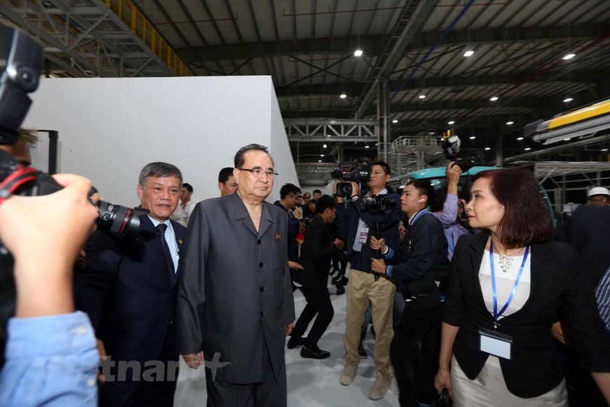 Phó Chủ tịch Đảng Lao động Triều Tiên thăm quan nhà máy VinFast - Ảnh 1