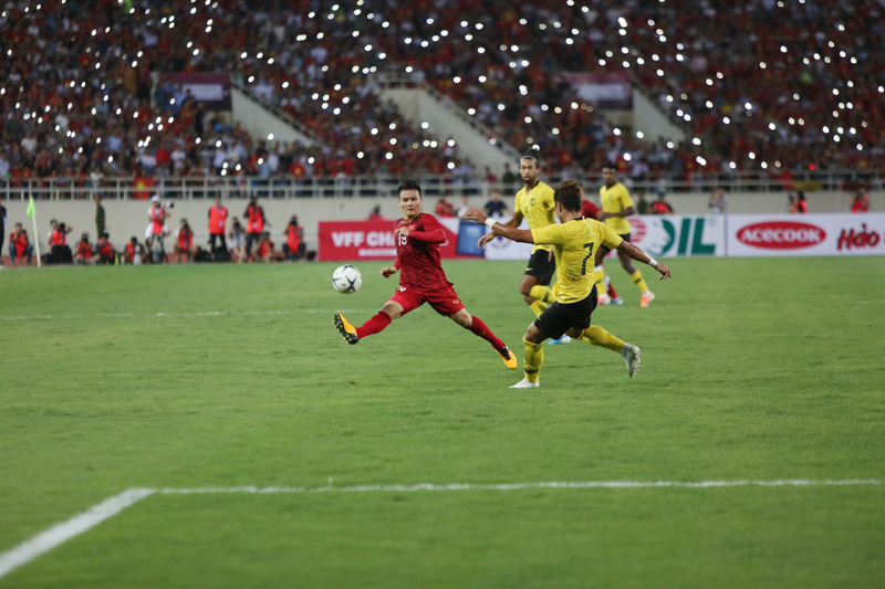 Siêu phẩm của Quang Hải giúp Việt Nam thắng 1-0 trước Malaysia - Ảnh 3