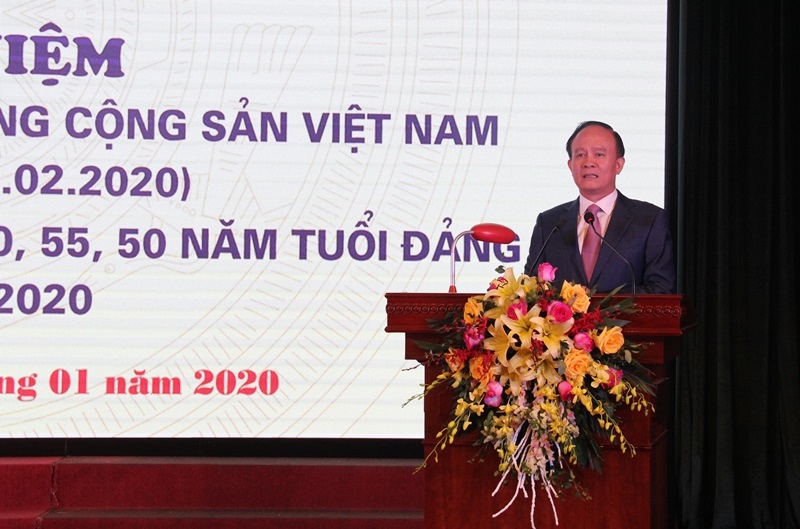 Lãnh đạo Thành phố trao Huy hiệu Đảng cho các đảng viên quận Long Biên - Ảnh 1