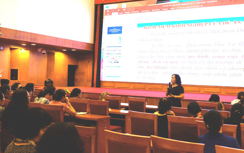 Hơn 300 hội viên Hội Phụ nữ Hà Đông được tập huấn khởi nghiệp và công nghệ 4.0 - Ảnh 1