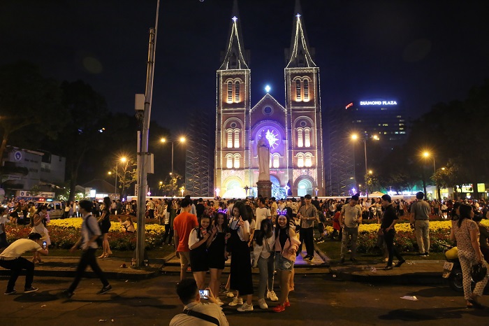 Hà Nội, TP Hồ Chí Minh ngập tràn không khí Giáng sinh - Ảnh 28